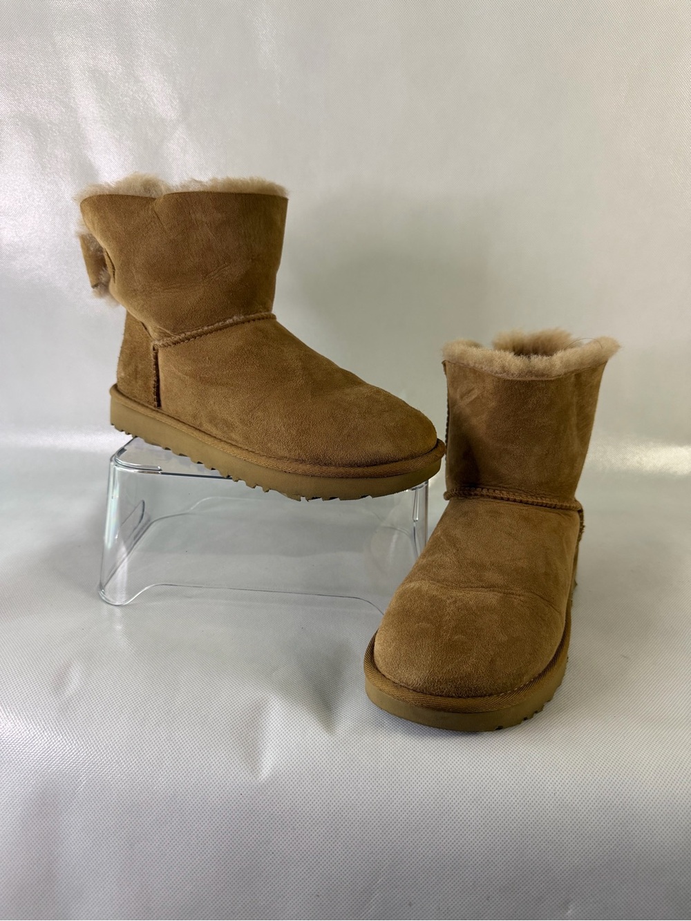 🤎 UGG Bailey Bow Chestnut Shearling Boots – Women’s 8